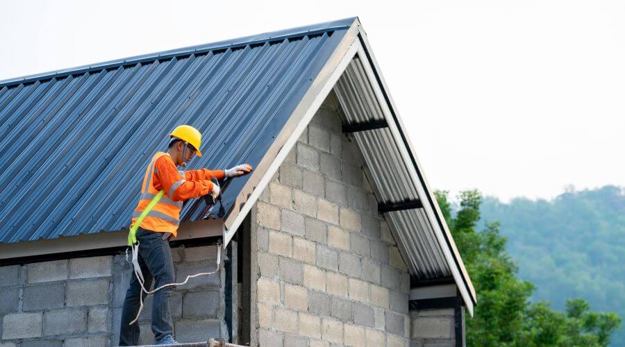 Expert Emergency Roof Repairs services in Elwood, IN